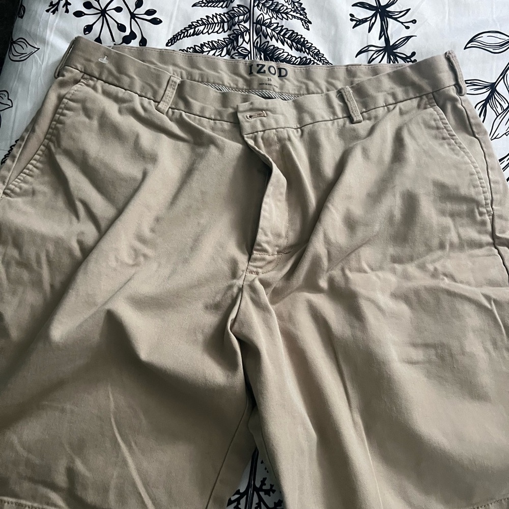 Izod Men's Khaki Chino Shorts in Light Tan